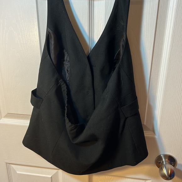 Size large guess halter vest with belt - Picture 4 of 5